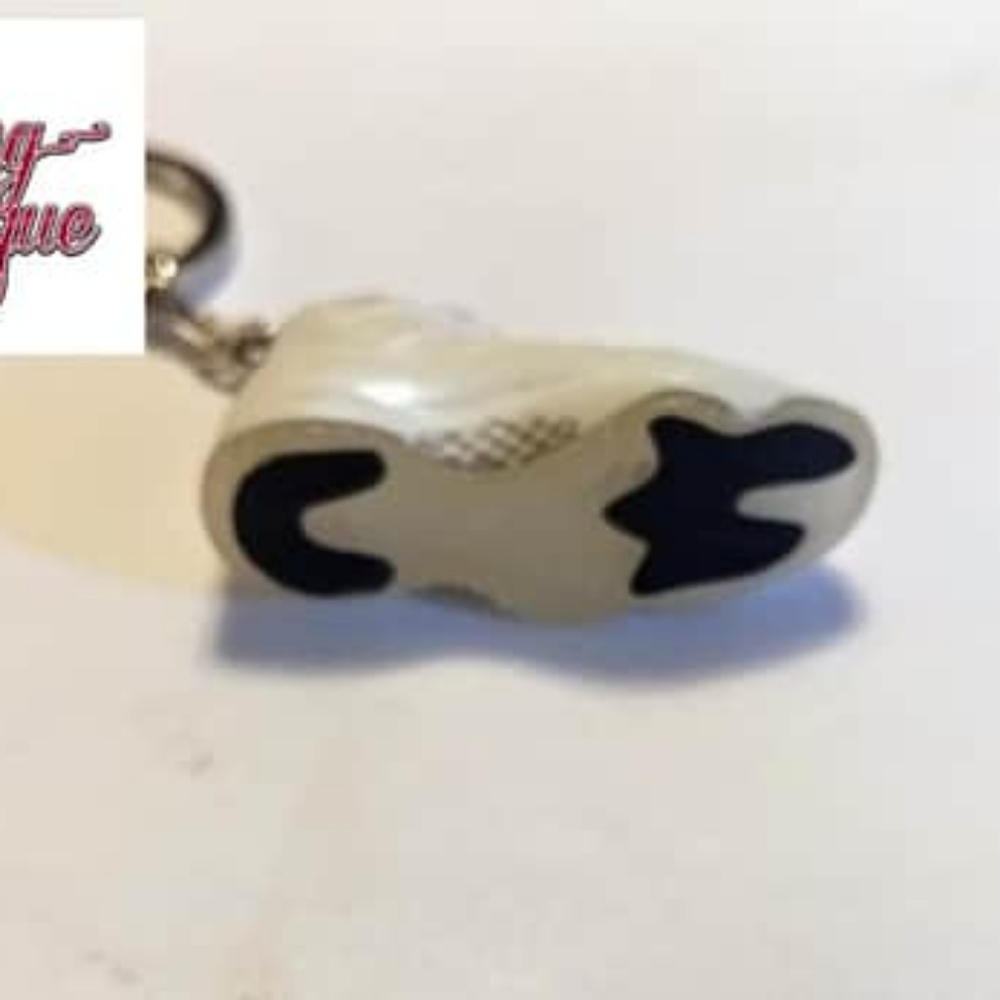 Shoe Keychain - Picture 3 of 3